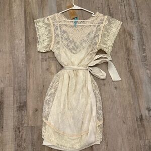 Francesca's Collections Cream Lace Asymmetrical Dress